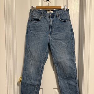 Abercrombie Ultra High Rise Ankle Straight Jean Curve Love
